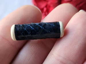 Collection bouton ancien tube repyile bleu 2,4 cm sur 0,7 cm D9A - Bild 1 von 6