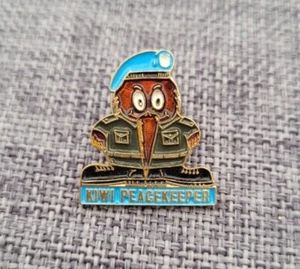 KIWI PEACEKEEPER ENAMEL PIN BADGE - Picture 1 of 2
