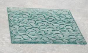 Recycled Square Glass Plate "Petals" Pattern Hand Made Fair Trade - Picture 1 of 5