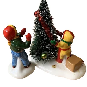 DEPT 56 Snow Village HANGING GARLAND TREE DECORATING + 1 Figure Christmas READ - Picture 1 of 11