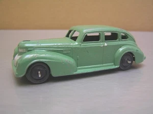 Dinky Toys 39e Chrysler Royal Sedan Green with Black Hubs vintage original - Picture 1 of 8