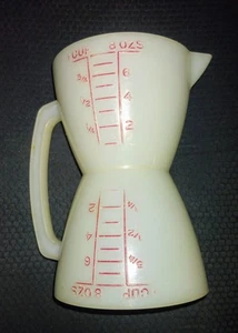 Tupperware Measuring Cup Hour Glass Double Wet Dry 8 oz 1 cup Vintage Red Letter - Picture 1 of 6