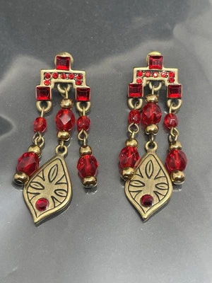 CHICO'S Firmado Tono Dorado Rojo Estrás Cuentas Araña Poste Colgante PENDIENTES Foto 1 de 4