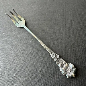 Vintage Reed and Barton Harlequin Silver Plate Olive Fork Bachelor Button Serve - Picture 1 of 12