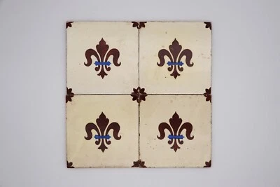 Juego de cuatro azulejos grandes Fleur De Lis de finales del siglo XIX, portugués Foto 1 de 4