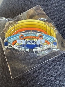 Los Angeles Dodgers Pin 76 Dodger Stadium - Picture 1 of 1