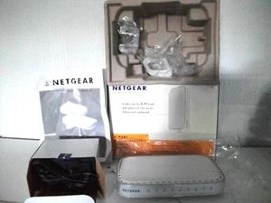 Netgear 8 Ports 10/100 Mbit/s Fast Ethernet Switch FS608v3 [nicht drahtlos] - Bild 1 von 10