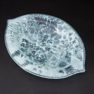 Jabonera de hoja de vidrio de estudio firmada con patrón de esmalte moteado, 7" de largo Foto 1 de 4