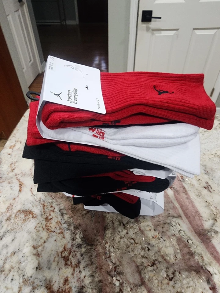 JORDAN EVERYDAY CREW SOCKS 3 PAIRS PACK DX9632 SIZE MEN L (8-12) WITH TAGS