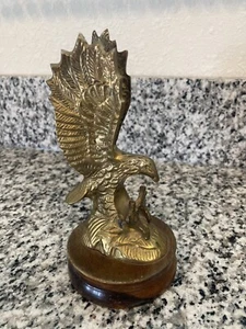Vintage massive Messing Gatco Adler Skulptur mit Holzsockel schwer 6" - Bild 1 von 5