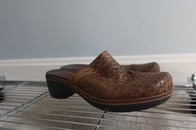 Zuecos para mujer ECCO de cuero tejido marrón con tachuelas talla EU 38 US 7-7,5 Foto 1 de 4