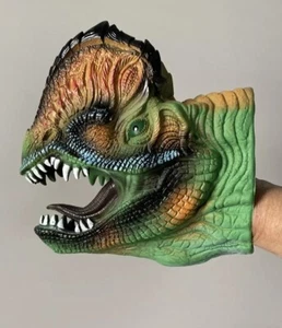 Marioneta de mano Jurassic Park Dilopharus goma plástico verde naranja - Imagen 1 de 7