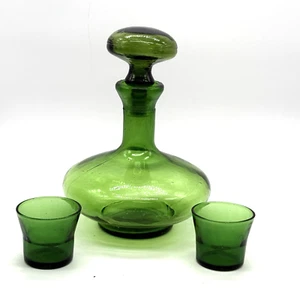 Vtg Glass Bottle Decanter Stopper Green Mid Century Modern MCM & 2 Match Glasses - Picture 1 of 21