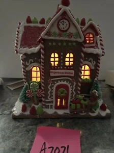 9” Lighted GINGERBREAD Train STATION Peppermint Gumdrop Valerie Parr Hill New - Picture 1 of 17