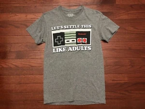 NINTENDO CONTROLLER T SHIRT MENS SMALL GRAY LETS SETTLE THIS LIKE ADULTS - Imagen 1 de 4