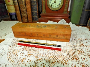 Ausgefallener Vintage 1960 Holz Stiftekasten mit zwei Linealen und einem Schloss - Bild 1 von 9