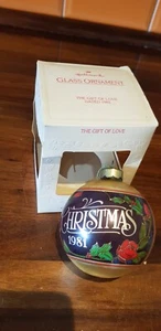 Neu verpackt Punze Weihnachten 1981 Glas Ornament / Dekoration - Das Geschenk der Liebe - Bild 1 von 3