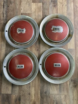 OEM 1974-1981 Oldsmobile 98 88 Cutlass Custom Cruiser tapacubos 15" cubierta de rueda roja Foto 1 de 3