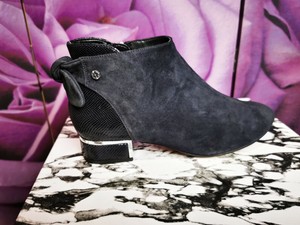 van dal navy ankle boots