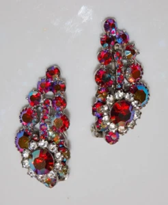 ELEGANT VTG RED IRIDESCENT RHINESTONES SILVER TONED MCM CLIMBERS CLIP EARRINGS - Picture 1 of 12