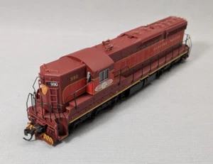 HO Scale Proto 2000 ELECTRO-MOTIVE DEMONSTRATOR EMD SD7 loco # 990 - Picture 1 of 9