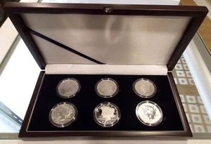 Juego de 6 monedas de dólar de plata Morgan & Peace 2024 en caja de madera grabada - Imagen 1 de 14