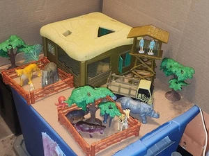 Vintage Toys R US Tier Planet Safari Tier Spielset Dschungel mit Tieren, Auto & Bäumen - Bild 1 von 21