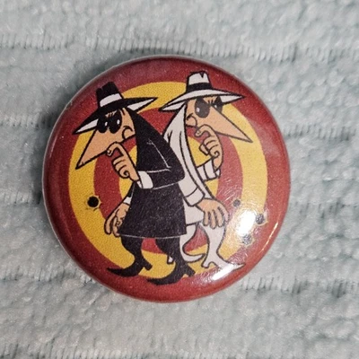 Vtg Spy vs Spy round lapel pin Mad magazine - Image 1 of 4