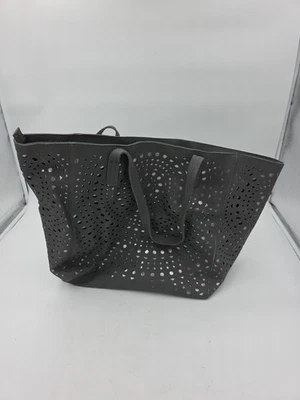 Bolso de Mano Bath & Body Works Corte Láser Gris y Rosa Metálico - Black Friday 2017 Foto 1 de 4