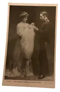 VINTAGE POSTCARD, KING AND QUEEN OF SPAIN WITH ROYAL INFANT - Picture 1 of 2