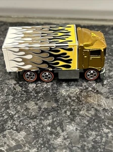 Hot Wheels Classics Series 3 Hiway Hauler Gold Redline Flames Trailer - Picture 1 of 11