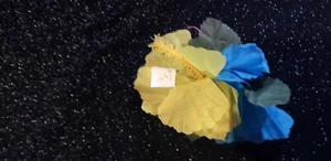 Hawaiian Pinup Tiki 1950s Flower Hair Clip Yellow Blue - Picture 1 of 1