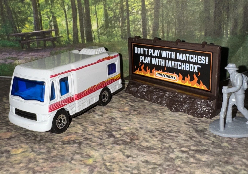 Matchbox GMC Motorhome Loose Fresh From Package Opening Door W Trailer Hitch