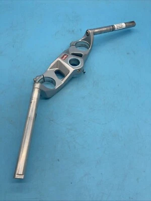 Aprilia RS660 canesú superior manillar montaje clip en NUEVO GENUINO Foto 1 de 3