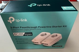 TP-Link TL-PA8030P KIT AV1300 Powerline Starter Kit, con Presa Passante, 3 Porte - Zdjęcie 1 z 2