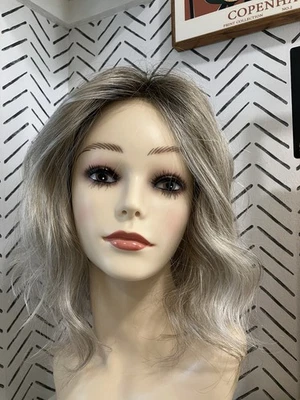 JULIANNE LITE PETITE Wig By JON RENAU 100% Hand-Tied PALM SPRINGS BLONDE - Image 1 of 4