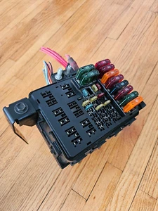 1996 1997 1998 Chevy Silverado 4x4 Fuse Box 5.7 Engine Bay GMC 1500 2500 3500 - Picture 1 of 4