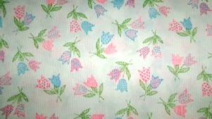 BTHY VINTAGE BIANCO CON TULIPANI ROSA BLU TESSUTO MISTO POLI TESTURIZZATO ELASTICIZZATO 60"W BAMBINI - Foto 1 di 2