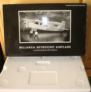 SpecCast John Deere Bellanca Skyrocket 43002 Flugzeug Druckguss Spielzeug Replik Neu im Karton - Bild 1 von 15