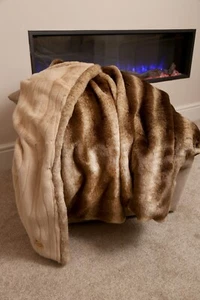 Chinchilla Faux Fur w/ Beige Stripe Lining - High Quality Super Deluxe Throw - Picture 1 of 3