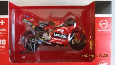 MINIATURE MOTO GP 500 DUCATI DESMOSEDICI TEAM LENOVO 2024 BAGNAIA    1/18° - Photo 1/4