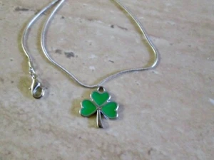 Lucky 3 Blatt Klee Halskette Versilberte Kette, Schmuck, Geschenk, Medizin, Krankenschwester, Intensivstation - Bild 1 von 3