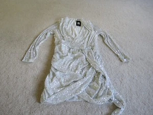Fashion Nova Center Stage Pailletten Minikleid weiß silber Größe 1X - Bild 1 von 15
