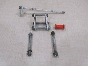 1984 HONDA XR250R OEM MOTOR MOUNT PLATES BOLTS SPACER - Picture 1 of 2