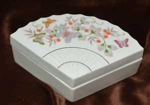 Avon Keramik Schmuckschatulle in Fächerform Schmetterling Design 1980 - Bild 1 von 7