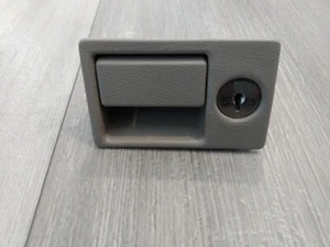 95 Cadillac DeVille Glove Box Open Latch Without Key - Bild 1 von 3