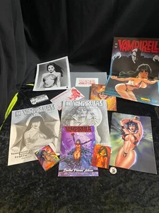 Vampirella Scarlet Legion Fan Club,  - Bild 1 von 9