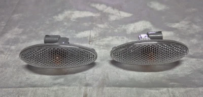 TOYOTA YARIS DAL 2005 AL 2011 COPPIA FRECCE LATERALI BIANCHE NUOVE NEW - Immagine 1 di 3