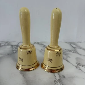 Scuotitore sale e pepe vintage anni 50 giallo con campane in ceramica MCM oro anello ancora - Foto 1 di 8