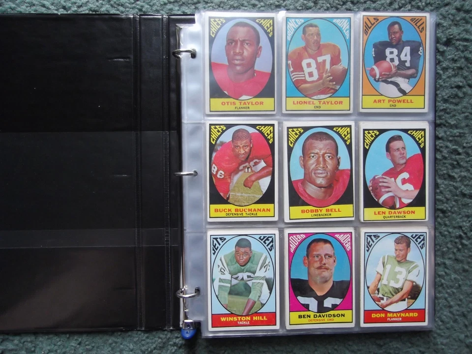 1967 TOPPS FOOTBALL NEAR COMPLETE SET LOT(94/132)w/STARS,HOF,RC's - Image 1 of 4